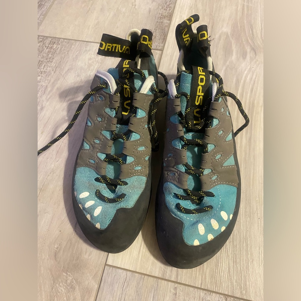 La Sportiva Teal and Gray Bouldering Rock Climbing Shoes Men’s 7 Women’s 8